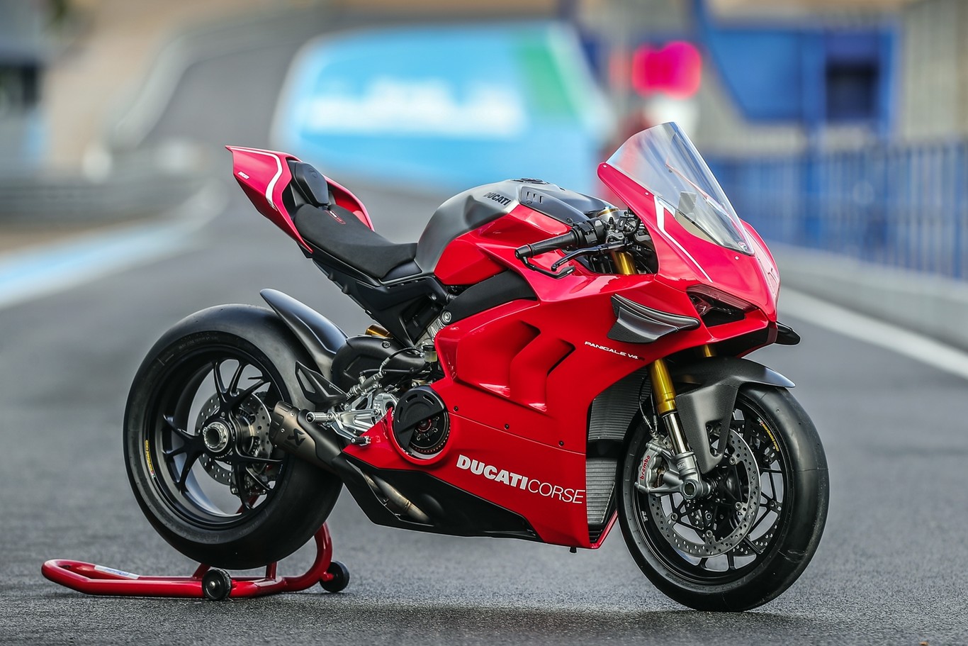 Ducati recupera el embrague en seco para las Panigale V4 R porque "nuestro objetivo es ganar el WSBK"
