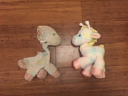 Amor de abuela: no descansó hasta encontrar para su nieto el mismo peluche que tenía su hijo cuando era bebé