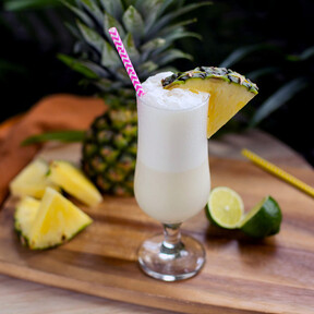 La leche de coco no sirve solo para hacer un buen curry: también hago este cóctel todoterreno que nunca falla 