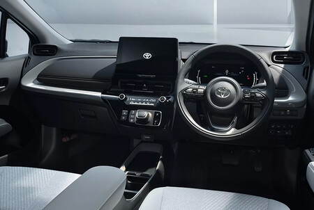 Toyota Prius C Aqua 2026 4