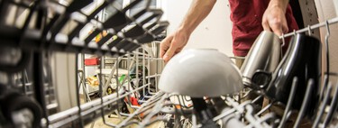Los platos, vasos y cubiertos salen muy mojados del lavavajillas: estos son los motivos más habituales 