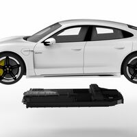 Descarriló un tren que iba cargado con 60 Porsche Taycan. Ahora 'misteriosamente' han aparecido las baterías a la venta en internet por 6.500 euros 