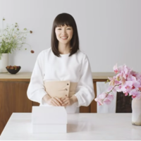Marie Kondo tiene cuatro reglas para ordenar el espacio de trabajo que te ayudarán a motivarte y aumentar tu productividad 