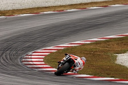 Dani Pedrosa manda en el segundo día de test de Sepang