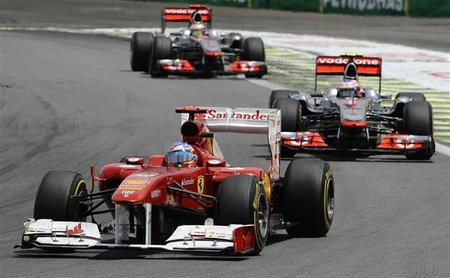 El bonito adelantamiento de Fernando Alonso a Jenson Button en Interlagos
