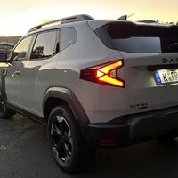 O Dacia tem um custo de abastecimento menor do que os carros elétricos e tem autonomia três vezes maior 