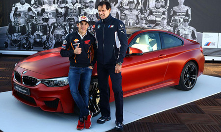Marc Márquez recibe su nuevo BMW M4 Coupé