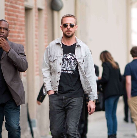 La chaqueta vaquera se reinventa para volverse la pieza clave de tus looks más cómodos de temporada