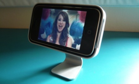 iClooly: El dock que convierte tu iPhone 3G o iPod touch en un "mini iMac"