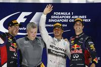 Lewis Hamilton vence en Singapur y da la vuelta al Mundial