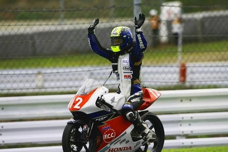 Primera victoria de la Honda NSF250R en Sugo 2011