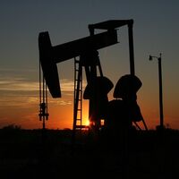 La OPEP y sus aliados acuerdan aumentar la producción de petróleo y comienzan a bajar los precios