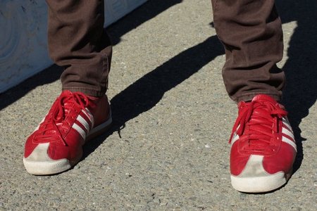 Una nota de color intenso en tus pies. ¿Te apuntas al calzado rojo? (I)