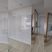 Una pared de quita y pon que se esconde. Este es el método sin obras para dividir habitaciones