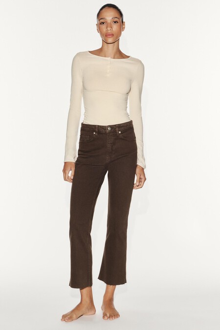 Vaqueros Marrones Color Cafe Elegantes Bonitos Zara Mango Massimo Dutti Oficina Tendencia Invierno 2026