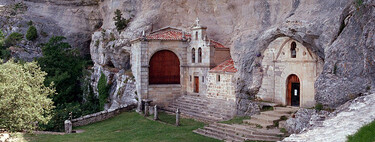 Una de las mayores cuevas turísticas de España es "la catedral de piedra": una ermita en la roca con 110 kilómetros de galerías y ríos subterráneos protegida como Monumento Natural 
