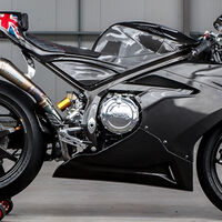 India está copiando el método chino: han revivido una marca mítica que estaba abandonada y lo primero que han hecho es cambiar lo eléctrico por una superbike V4 