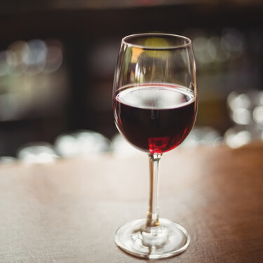 Es uno de los Rioja más conocidos, es exclusivo de Alcampo y lo tenemos por menos de 7 euros la botella