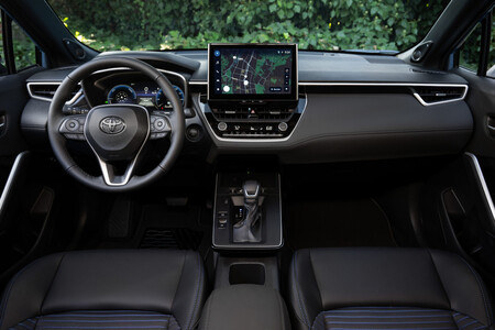 Toyota Corolla Cross HEV interior