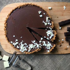 Receta de tarta de chocolate fácil y rápida lista en 15 minutos (con vídeo incluido)