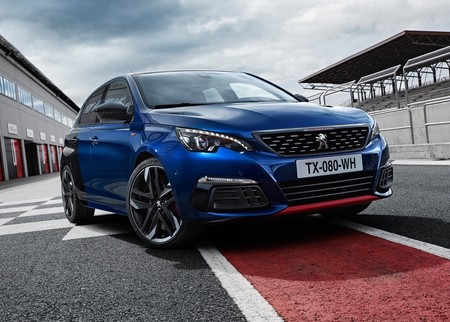 El próximo Peugeot 308 podría llegar con una variante híbrida enchufable y hasta AWD para el deportivo