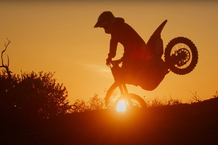 Disfruta: aquí van 7 minutos de motocross freestyle en estado puro, con Axell Hodges y buena música