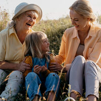 "La relación madre-hija es la más potente": hablamos con Cristina Vázquez, psicóloga y autora de '¡Oh, mamá!'