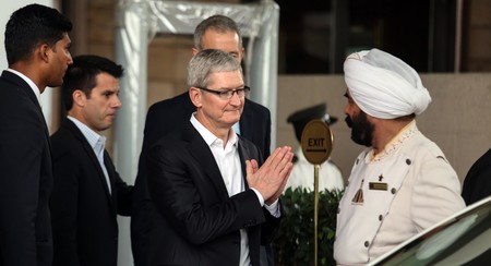 Apple invertirá junto a varios proveedores mil millones de dólares en India para aumentar la producción en el país