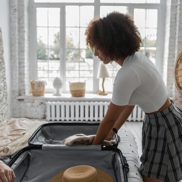 Cinco maletas de cabina ideales para viajar sin facturar hasta con Ryanair, rebajadas justo a tiempo para las vacaciones