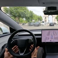 La conducción autónoma de Tesla tiene un problema en Europa: no es legal. Elon Musk ha pedido ayuda a sus seguidores para convencer a Bruselas de cambiar sus leyes porque el Autopilot “salvará vidas”