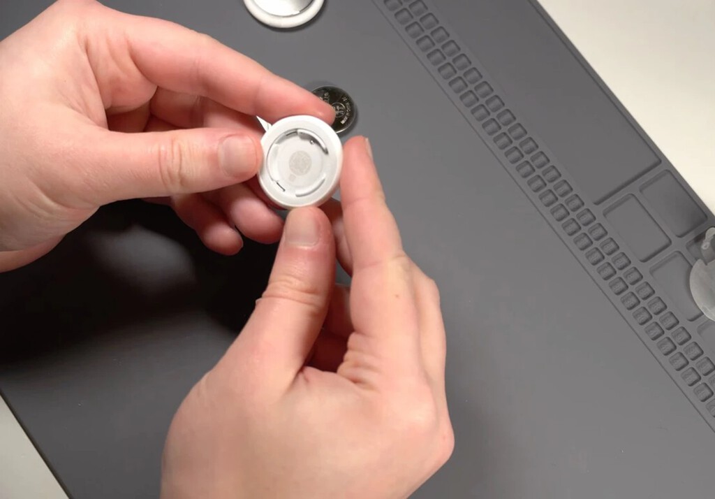 Alguien ha desmontado el AirTag 2 y ha encontrado lo que buscaba: el verdadero cambio respecto a la primera generación 