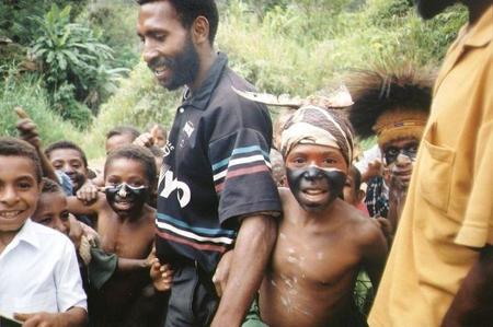1024px-children-in-papua-new-guinea.jpg