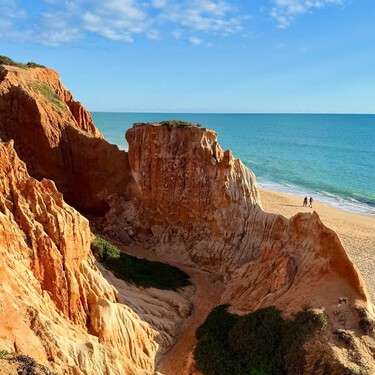 Es una de las mejores playas del mundo en 2026 y una escapada a tiro de piedra para Semana Santa: está en Portugal 