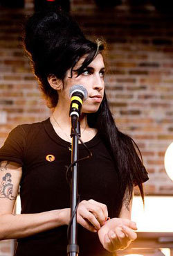 Amy Winehouse hospitalizada