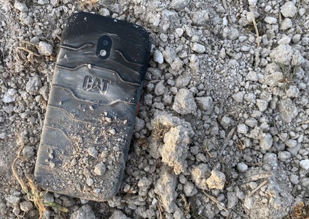 CAT S42: la línea ultra-resistente gana un miembro con certificación militar y botón personalizable con push-to-talk