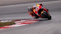 Motorpasión a dos ruedas: los peores anuncios indios de motos, MotoGP y la KTM Adventure 690