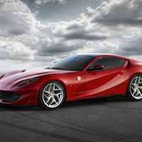 Su nombre lo dice todo: Ferrari 812 Superfast (800 CV, V12 y 340 km/h, por si no quedaba claro)