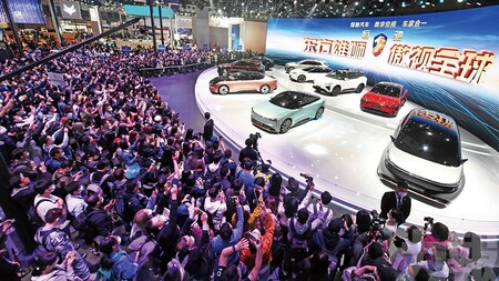 El colapso del gigante chino Evergrande trunca su ambicioso plan con los coches eléctricos mientras se teme un efecto dominó