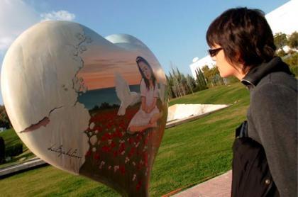 Atenas se llena de corazones