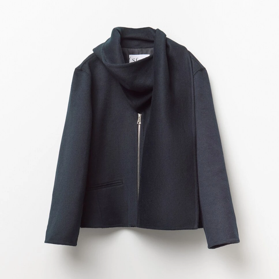 Sfera - Chaqueta handmade con bufanda.