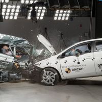 Toyota Corolla 1998 vs Corolla 2015 ¿Quién crees que gane esta prueba de impacto?