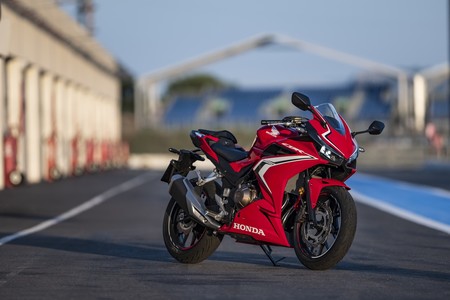 Honda CBR500R: Sutil renovación con 47 CV y 43 Nm para atacar en Supersport 300
