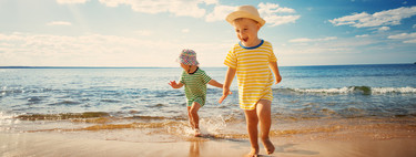 11 cosas que los niños suelen hacer en la playa con las que tenemos que tener precaución