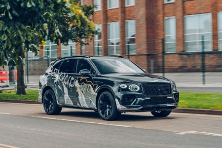 El nuevo Bentley Bentayga Speed se ha dejado ver antes de su presentación, y quiere seguir siendo el SUV más rápido del mundo