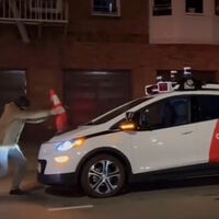 La gente está harta de los taxis autónomos en San Francisco. Ya han encontrado una forma de boicotearlos