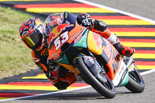 Deniz Öncü gana su primera carrera de Moto3 en Sachsenring y Daniel Holgado abre hueco en el mundial