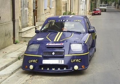 Renault Super 5 de carton