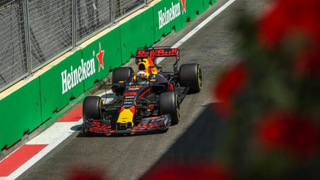 Un podio poco común y mala suerte para Checo en el Gran Premio de Azerbaiyan