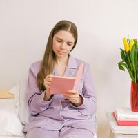 Ni vanidad ni narcisismo: el hábito que hago cada noche antes de dormir y ha mejorado mi autoestima 