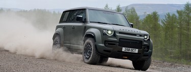 Land Rover se mete en la liga de los todoterrenos salvajes con el Defender OCTA: una bestia de lujo con 635 CV